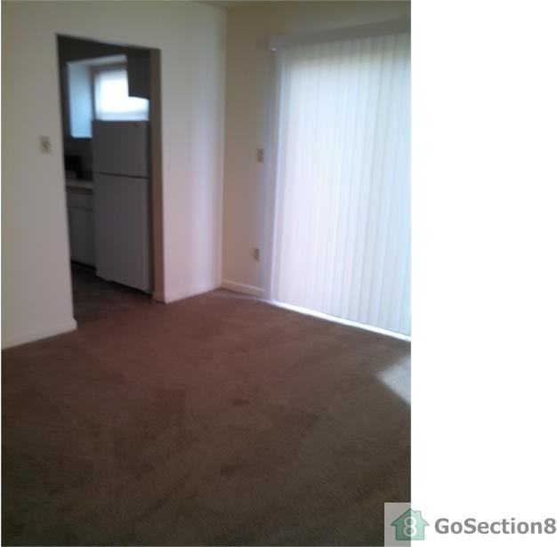 328 W Queen St - Photo 3 of 12