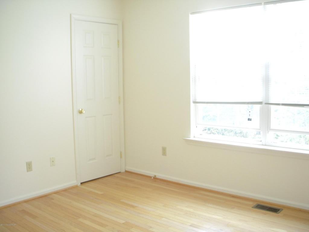 98-52 Lower Ridgeview Cir - Photo 3 of 11