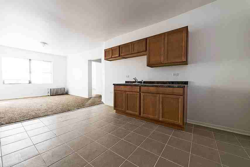7754 S Loomis Apartments - Photo 2 of 5