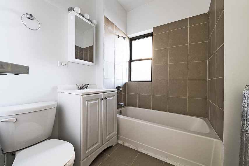 7754 S Loomis Apartments - Photo 3 of 5