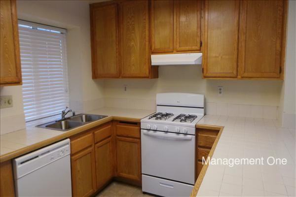 755 Spinnaker Dr - Photo 2 of 12