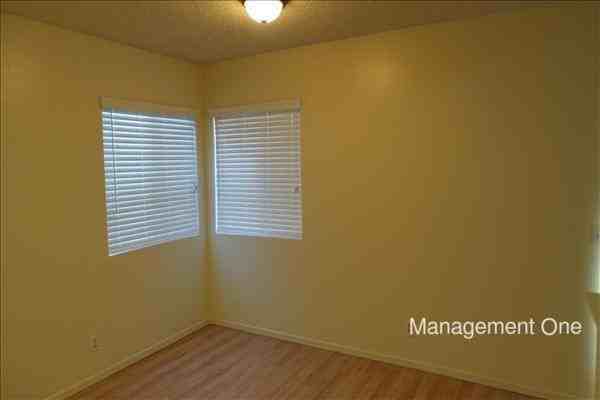 755 Spinnaker Dr - Photo 3 of 12