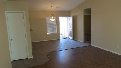 824 Eric Cir - Photo 2 of 4