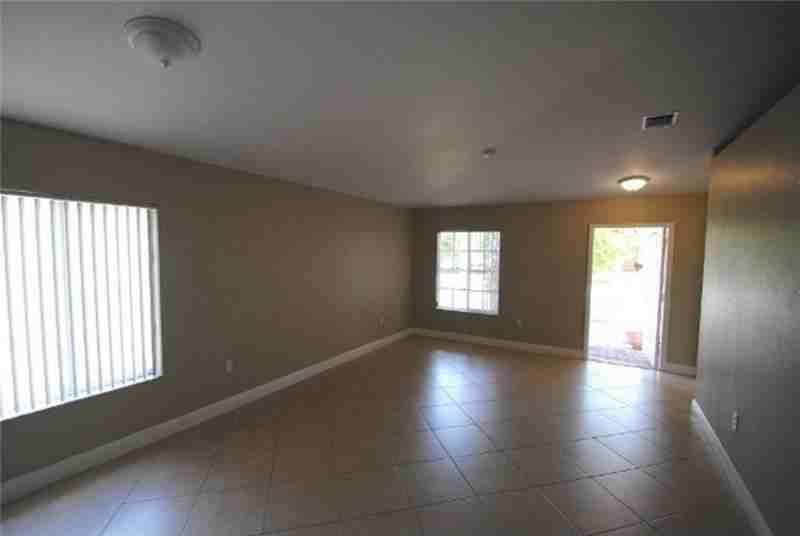 13363 SW 44th St - Photo 3 of 8