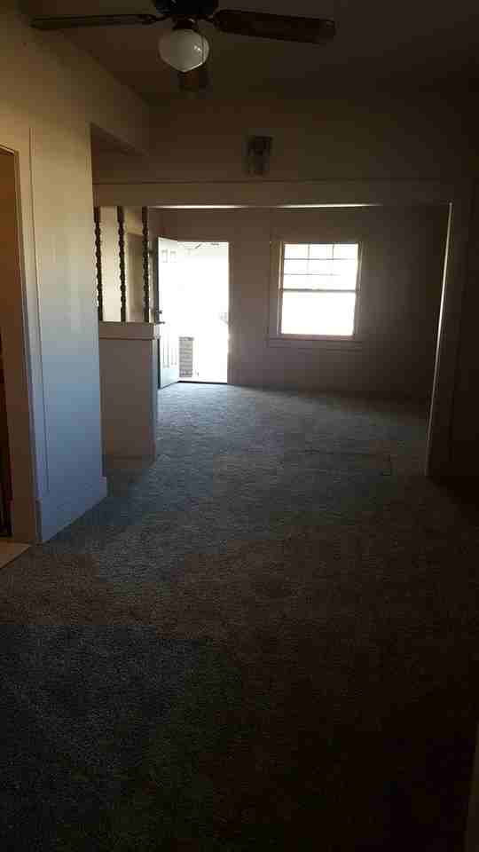 901-999 E Maple St - Photo 2 of 9