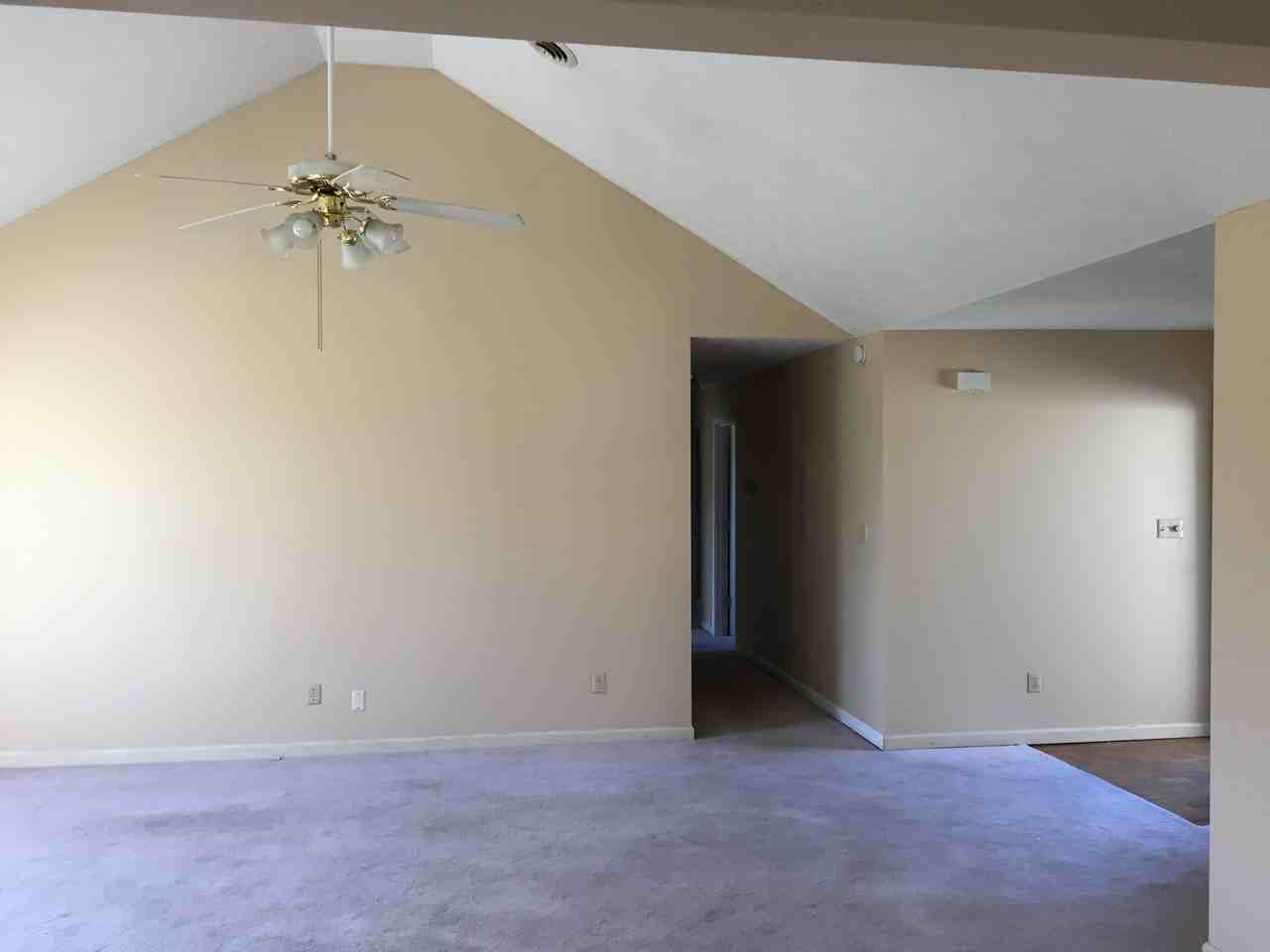 100-298 Lilly Ln - Photo 3 of 10