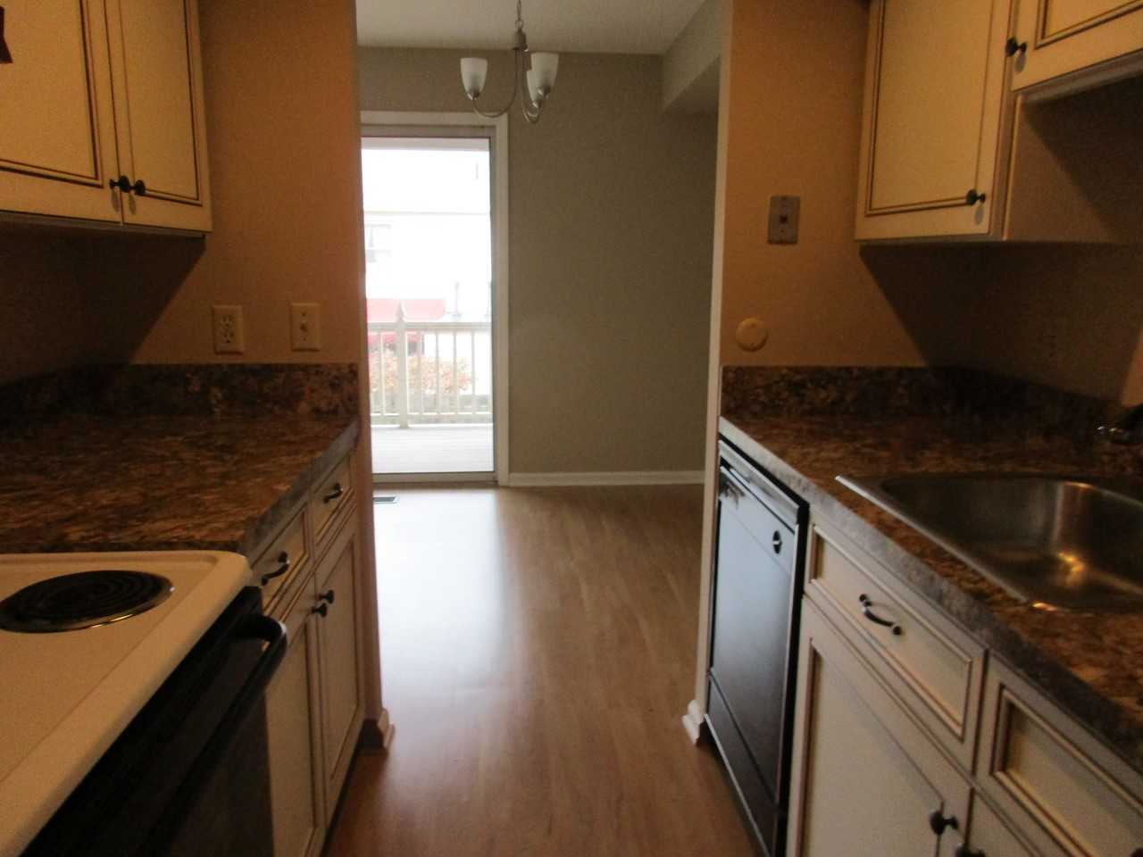 983-881 Manor Ln - Photo 3 of 12