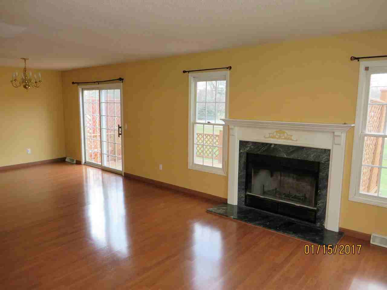 206 Forest Edge Dr - Photo 3 of 15