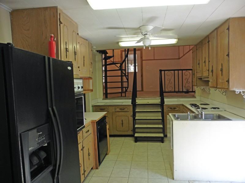 230 Ridgewood Dr W - Photo 3 of 11