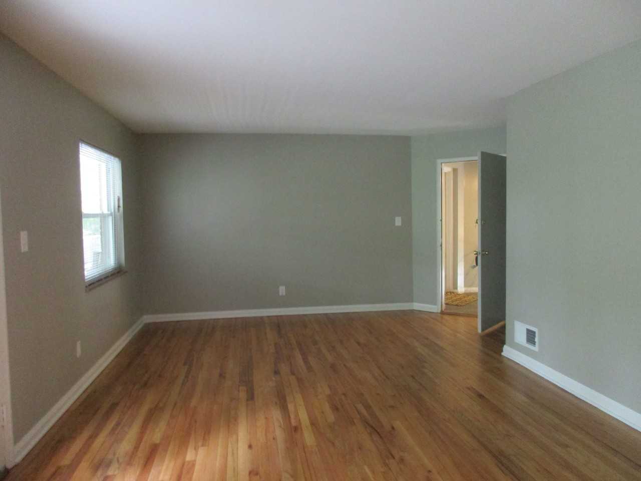 2591 Charing Rd - Photo 2 of 7