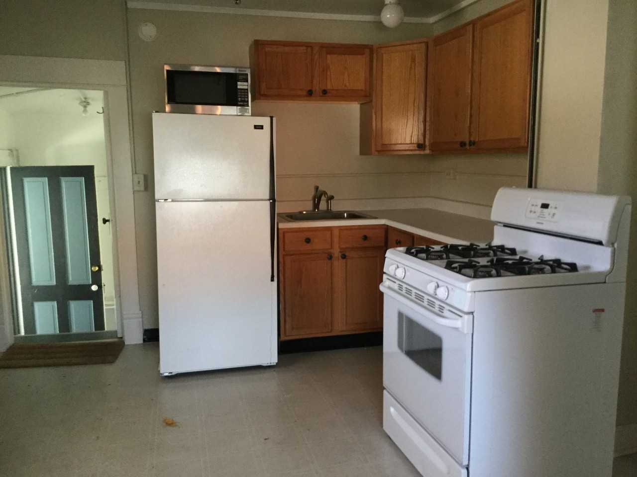 498-400 E Broadway St - Photo 3 of 15