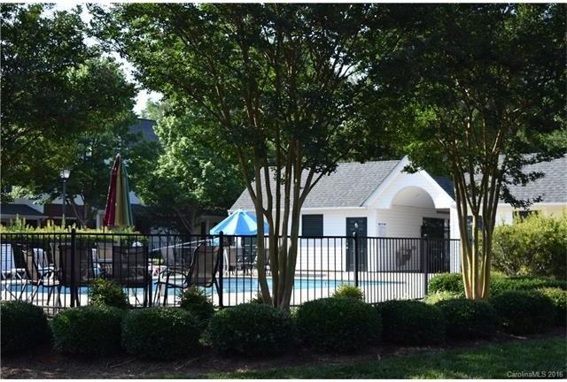 12011 Sarah Elizabeth Ln - Photo 2 of 18