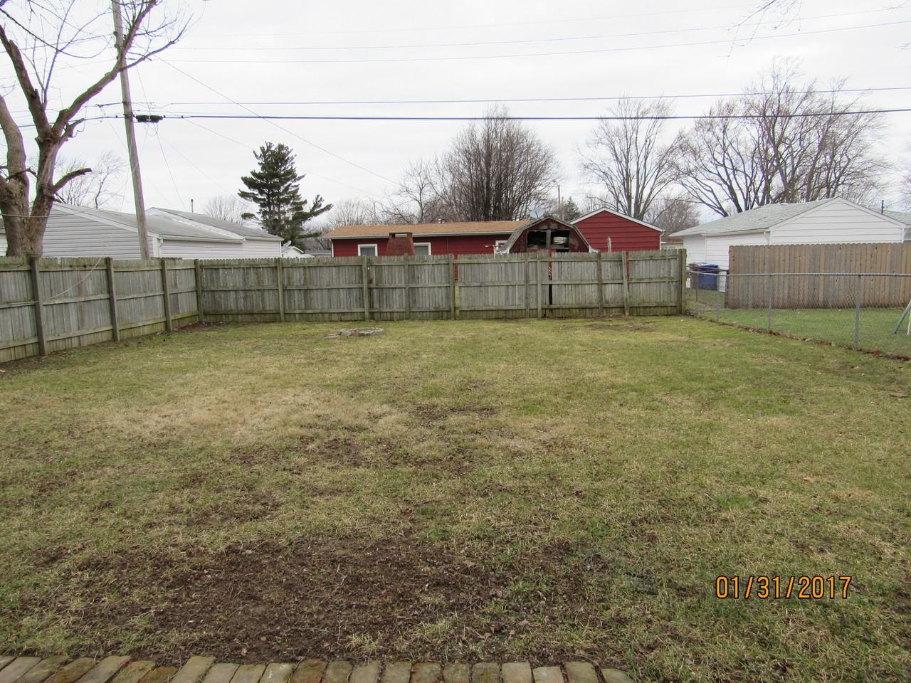 1024 E Fischer St - Photo 3 of 3