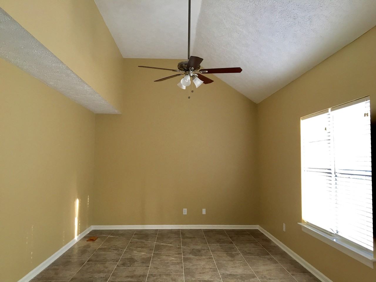 1714 N Cove - Photo 2 of 23