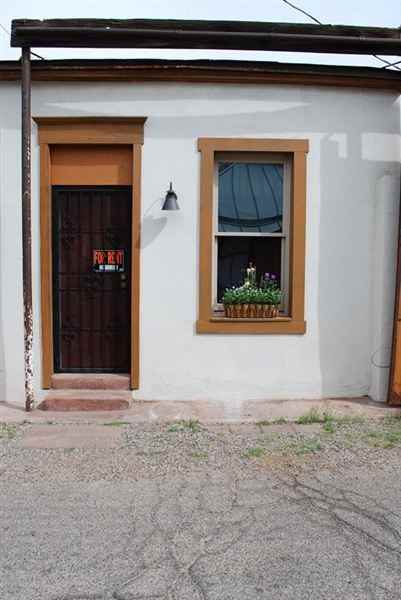 437 S Railroad Ave - Photo 3 of 18