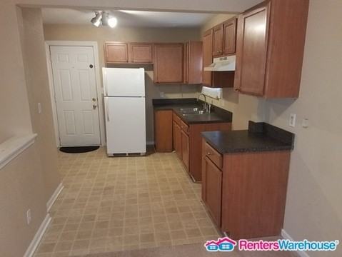 1116 Wall St - Photo 2 of 12