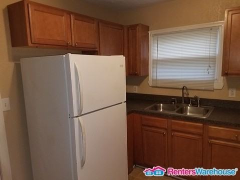 1116 Wall St - Photo 3 of 12