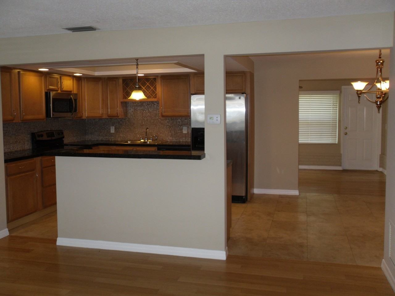 1618 Algonquin Dr - Photo 2 of 6