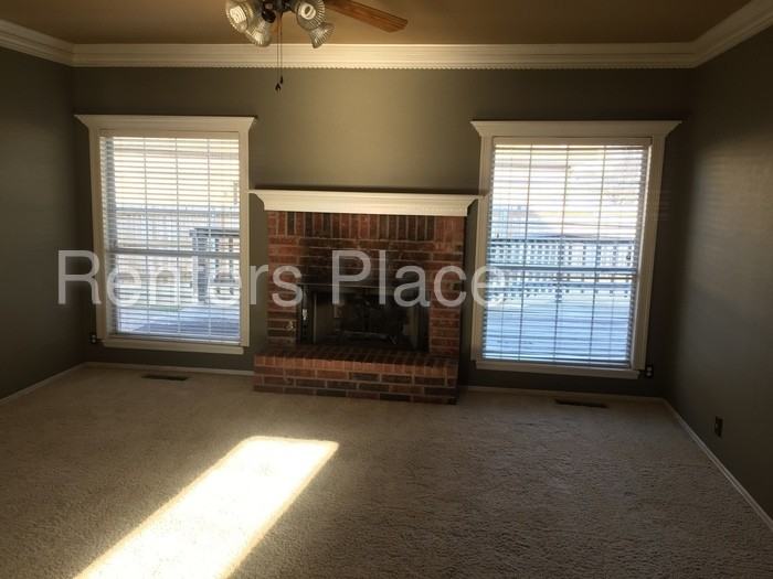 3305 N Oak Ave - Photo 3 of 16