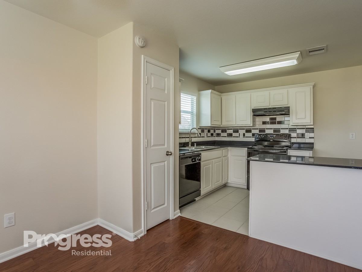 7123 Northchase Lane - Photo 3 of 11