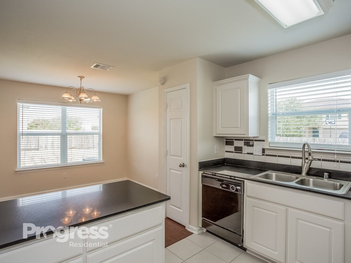 7123 Northchase Lane - Photo 5 of 11