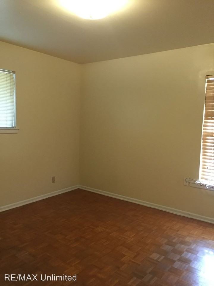 407 Laddie Pl - Photo 2 of 12