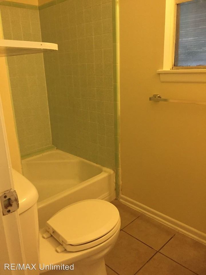 407 Laddie Pl - Photo 3 of 12