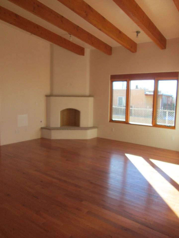 949 Lopez St - Photo 3 of 10