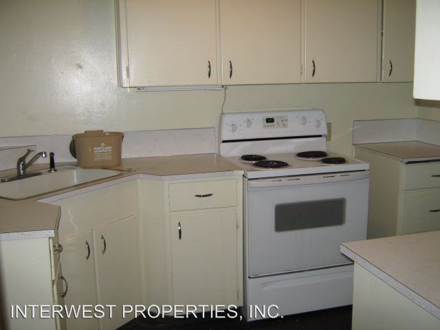 7932 SE Woodstock Blvd - Photo 3 of 10