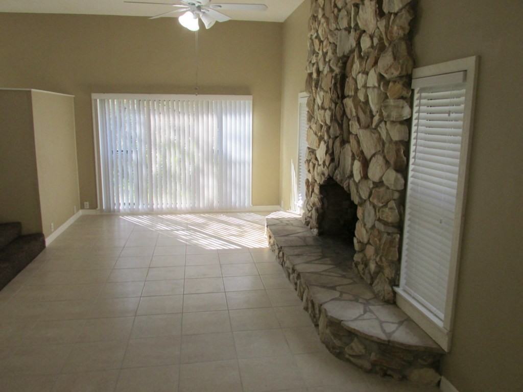 2204 Sugar Creek W - Photo 3 of 21