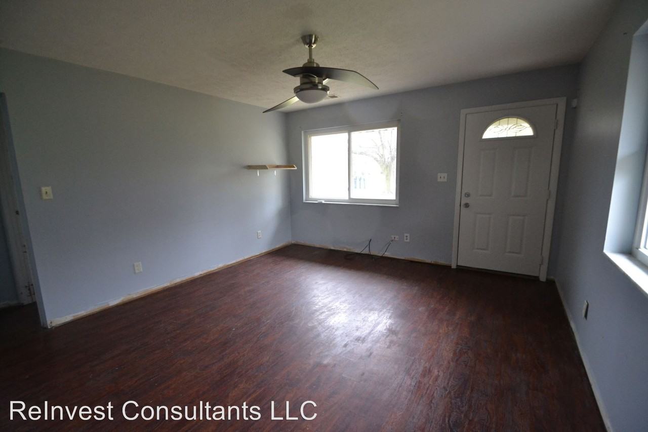 676 W North Bend Rd - Photo 2 of 20