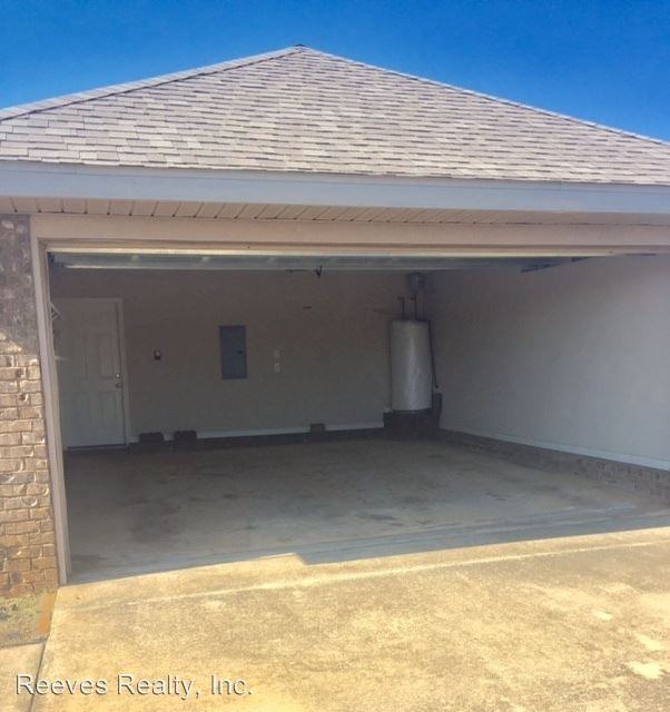 2910 Plantation Dr W - Photo 2 of 23