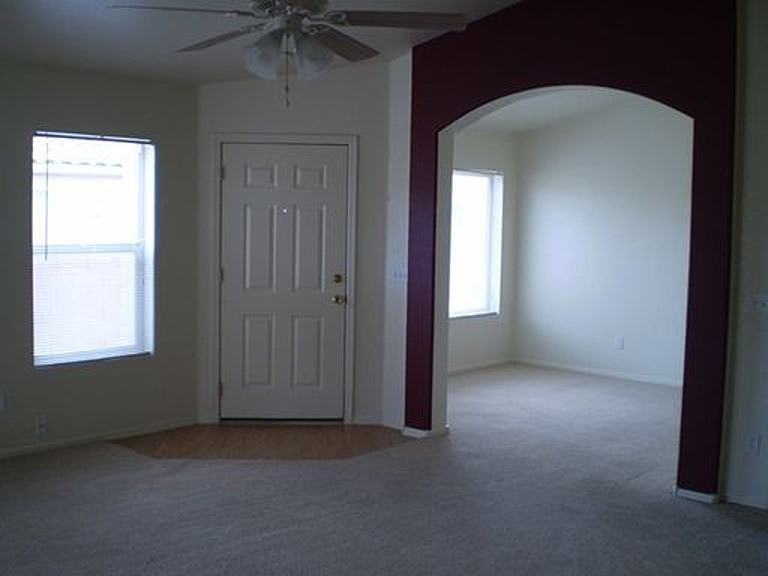 8026 W Mural Hill Dr - Photo 2 of 11