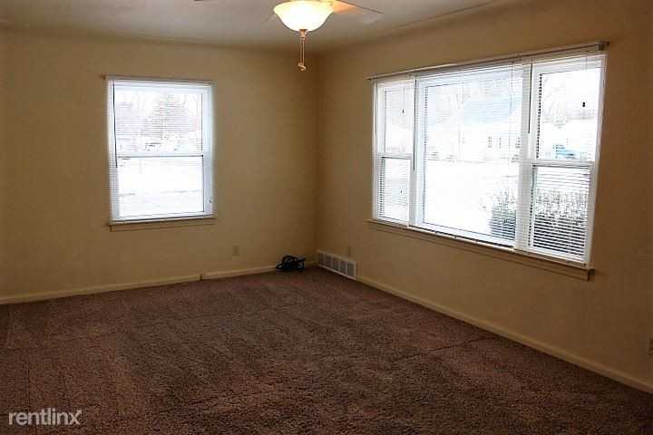 1104 Elgin St - Photo 2 of 8