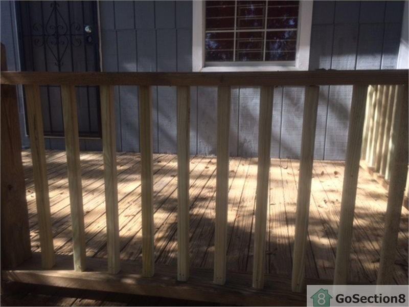 714 Fisher St - Photo 2 of 4