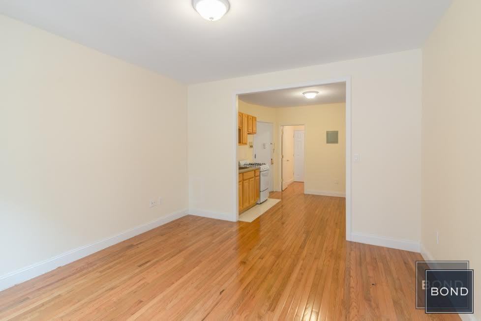 2nd Ave & E 90th St #ab