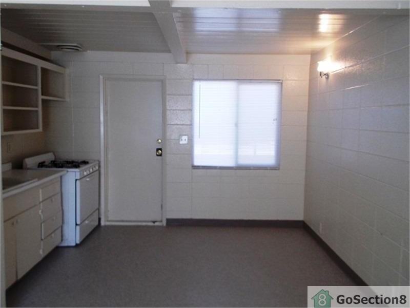 927 S Thorne Ave - Photo 2 of 9