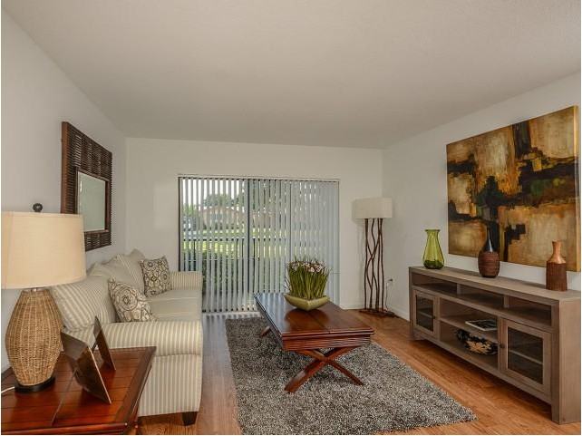 Del Oro Apartment Homes - Photo 3 of 20