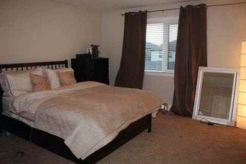 529 50 Ave SW - Photo 3 of 4