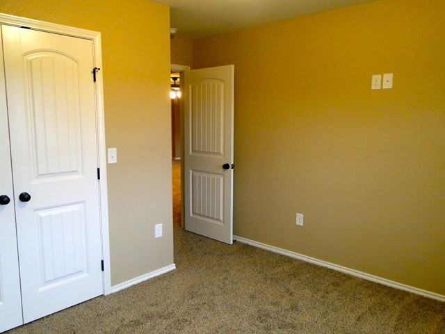 1211-1201 E Spruce Ave - Photo 3 of 14