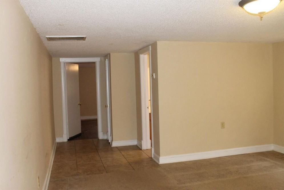 105 Pineland Cir - 3 - Photo 2 of 4