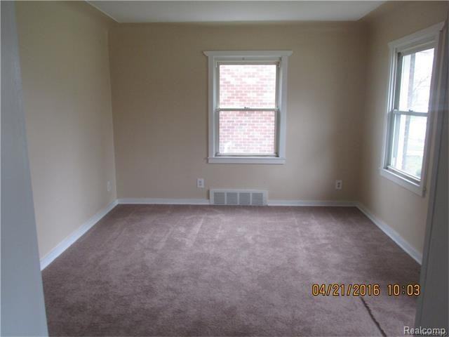 1700-1998 N Denwood St - Photo 3 of 20