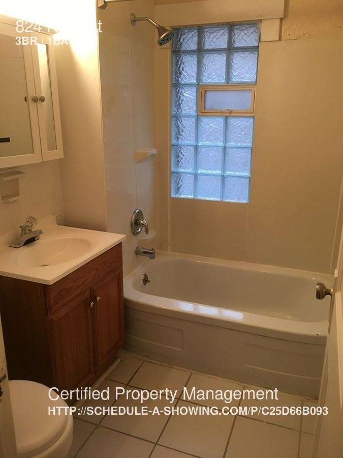 824 N 48th St - Photo 3 of 15