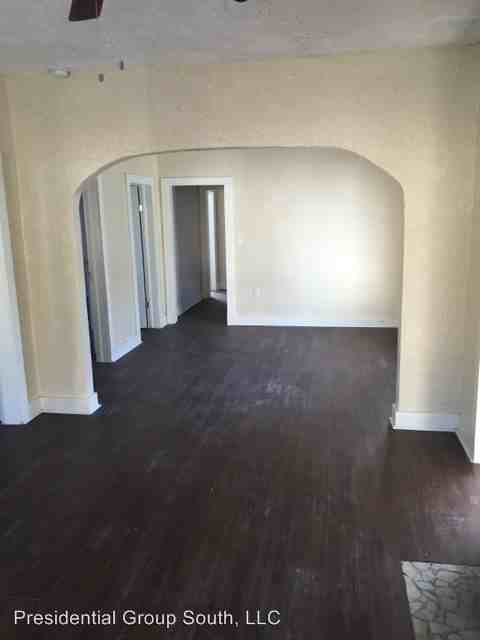 806 Bentley St - Photo 2 of 10