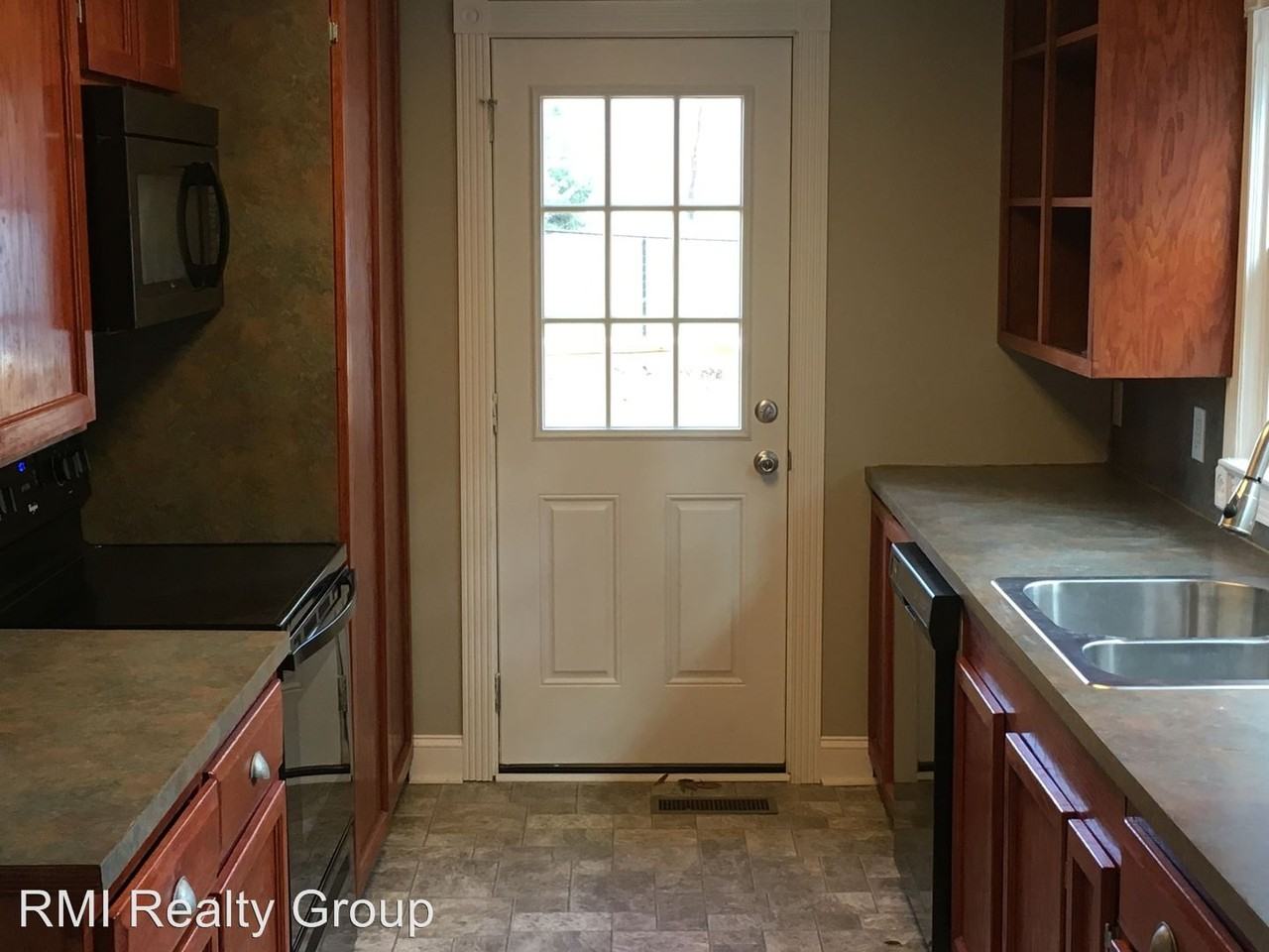 305 7th St - Photo 3 of 10