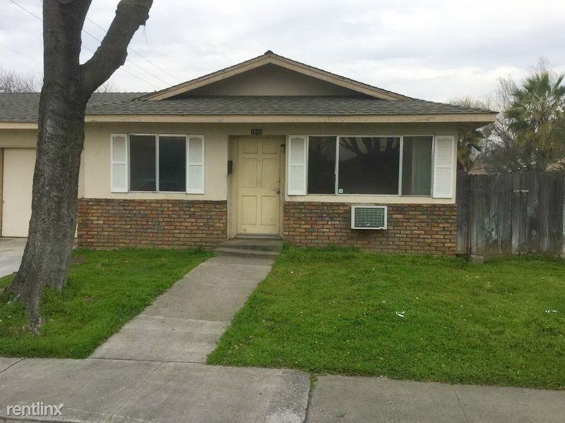 1645 Robbie Ave - Photo 2 of 2