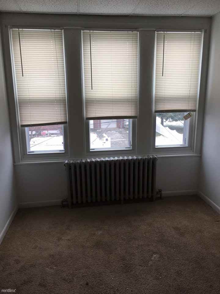 206 Saude Ave - Photo 2 of 10