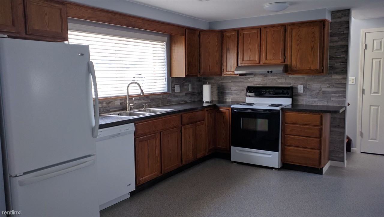 834 Panorama Dr - Photo 2 of 11