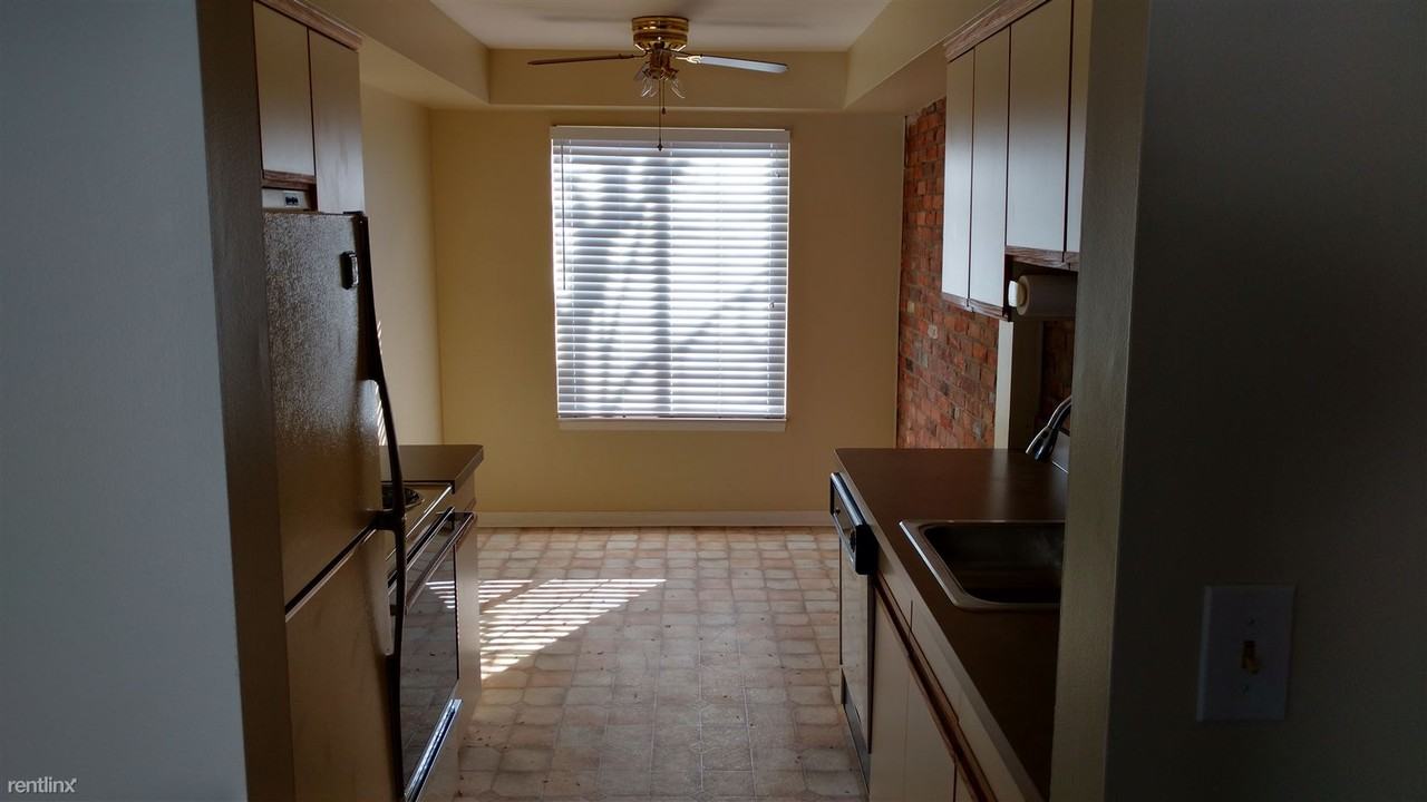 512-798 S Brady St - Photo 3 of 10