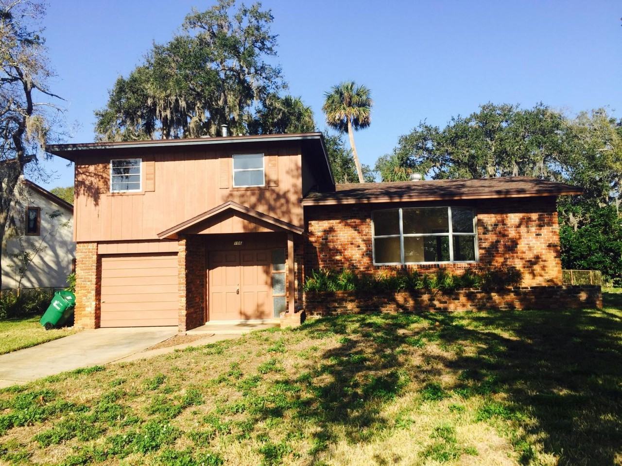 106 Maplewood Dr - Photo 2 of 13